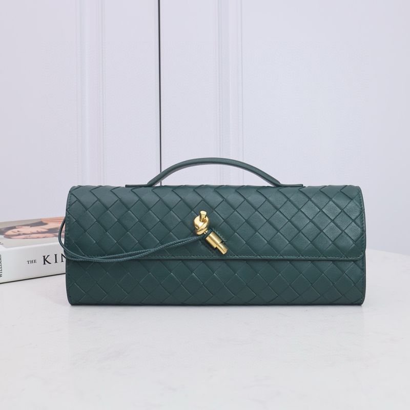 Bottega Veneta Andiamo Clutch-Emeral Green